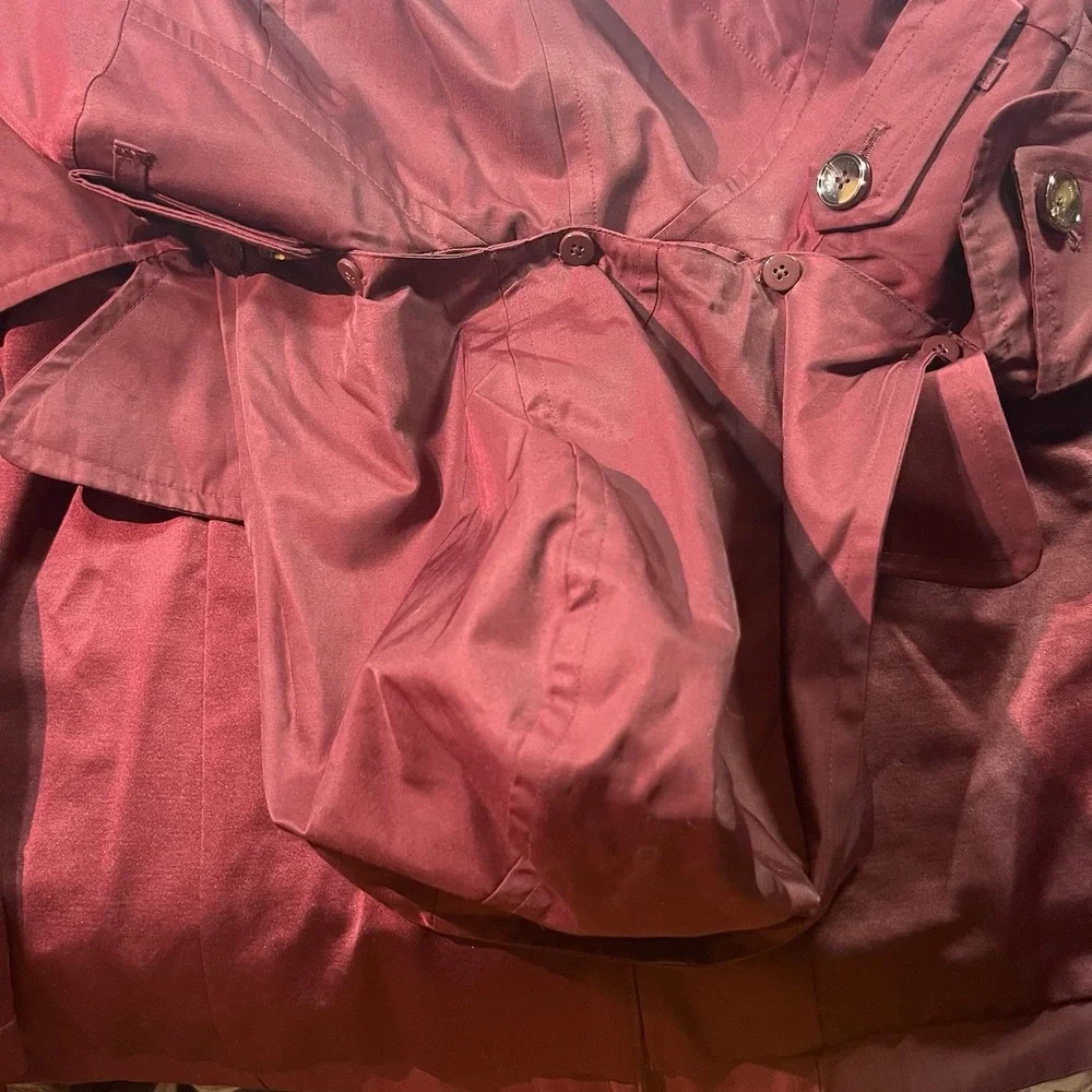 London Fog Women's Rain Trench Coat Wine Color Size M‎ EUC Beautiful